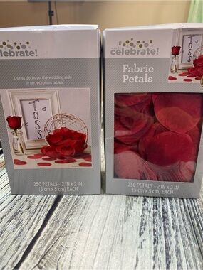 Set of 2 Way to Celebrate Red Fabric Petals Wedding Décor 250 Petals Each NIB